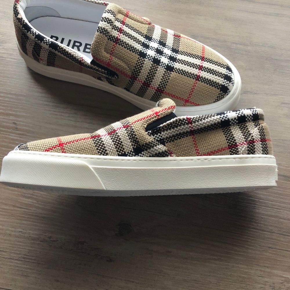 NWT Burberry Thompson Check Slip ons size 37 - Picture 7 of 14